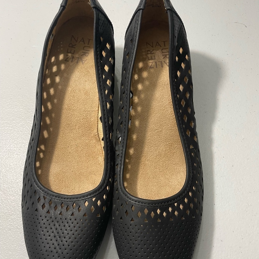 Naturalizer Women's Perforated Black Flats Size 8.5m Sb-An